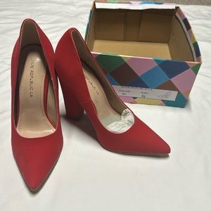 NWB Women’s red pointy toe pumps size 5.5